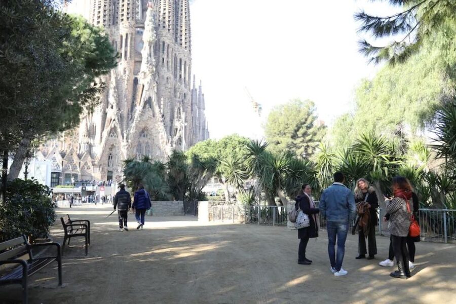 Barcelona: Sagrada Familia Skip The Line Insider Guided Tour - Who should choose this Sagrada Familia tour?