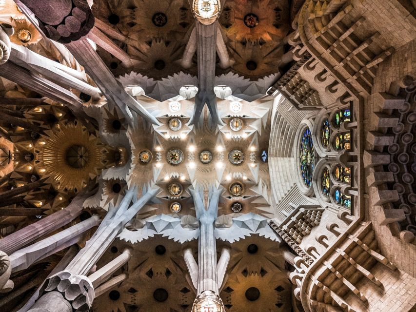 Barcelona: Sagrada Família Skip the Line Tour & Entry Ticket - Who will enjoy this Sagrada Família tour?
