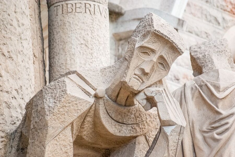 Barcelona: Sagrada Família Skip the Line Tour & Entry Ticket - What to expect from the guides