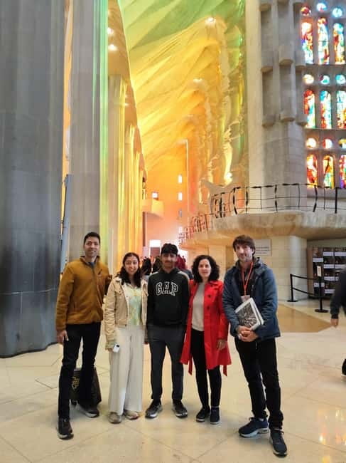 Barcelona: Sagrada Familia Skip-the-line Tour with Guide - Why the Sagrada Familia needs a guide