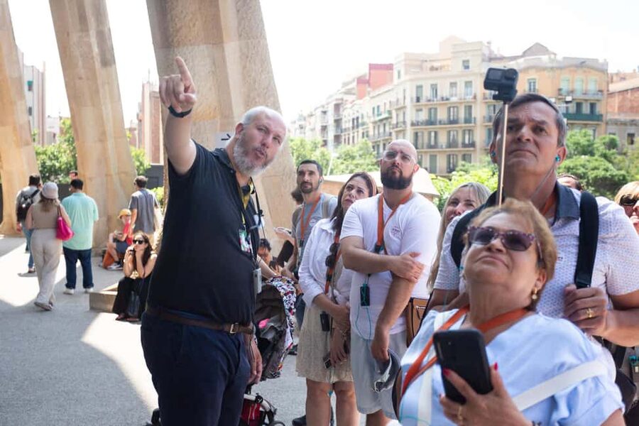Barcelona: Sagrada Familia Skip-the-line Tour with Guide - Gaudí’s ideas and the building still in progress