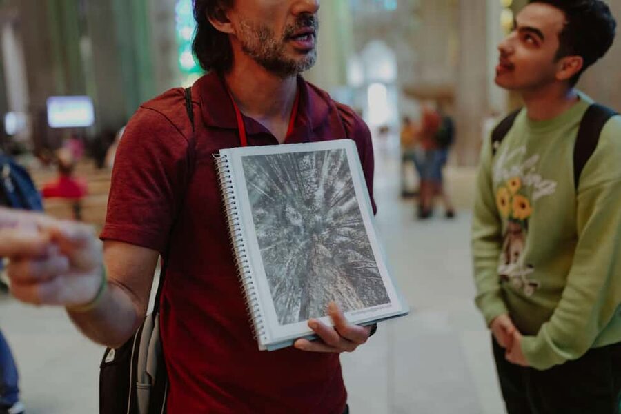 Barcelona: Sagrada Familia Skip-the-line Tour with Guide - How the 1.5-hour schedule feels