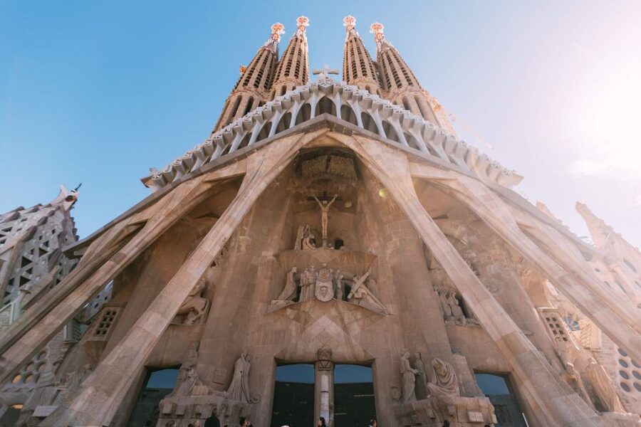 Barcelona: Sagrada Familia Small Group Guided Tour - Meeting at Avenue Gaudí 5