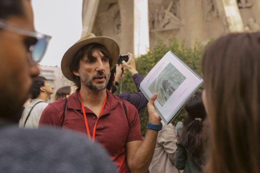 Barcelona: Sagrada Familia Small Group Guided Tour - Why a group of 15 matters