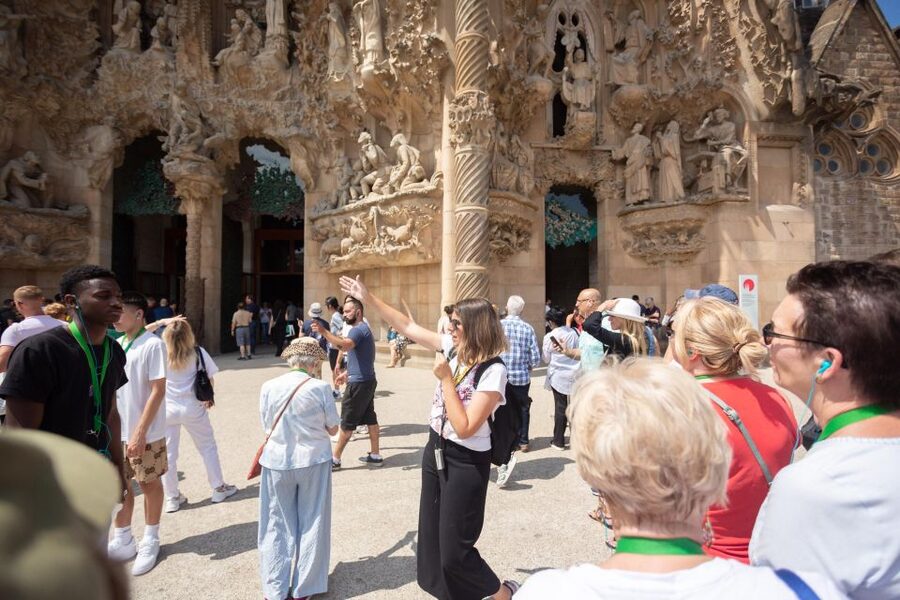 Barcelona: Sagrada Familia Small Group Guided Tour - Dress rules and access needs