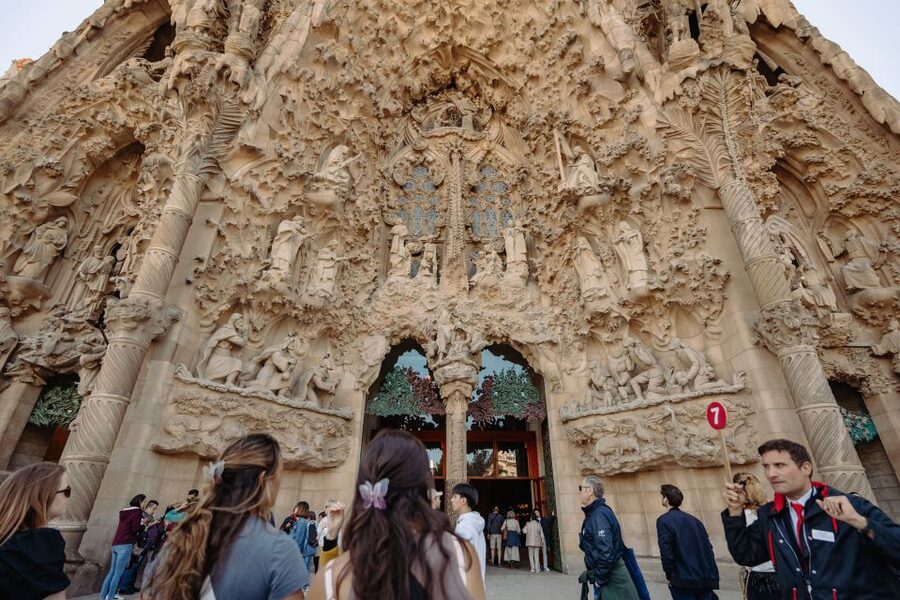 Barcelona: Sagrada Familia Tour w/Skip-the-Line Entry Ticket - Dress rules, ID, and mobility notes