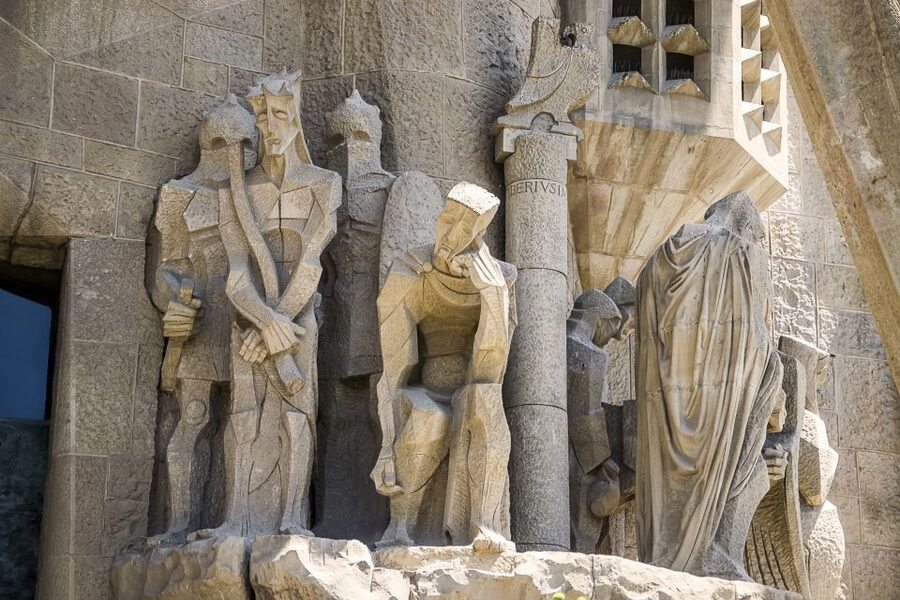 Barcelona: Sagrada Familia Tour with Optional Tower Access - How much value do you get for $99?