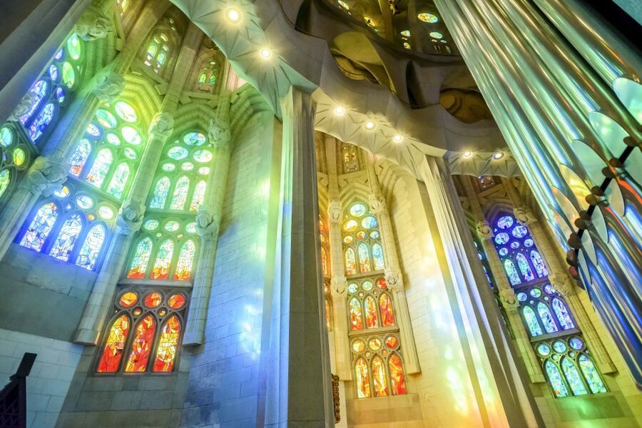 Barcelona: Sagrada Familia Tour with Optional Tower Access - Languages, group size, and guide style