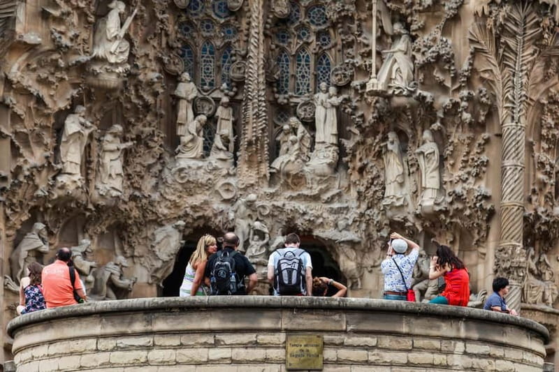 Barcelona: Sagrada Familia Tour with Skip-the-Line Access - Following the basilica from 1882 toward 2030