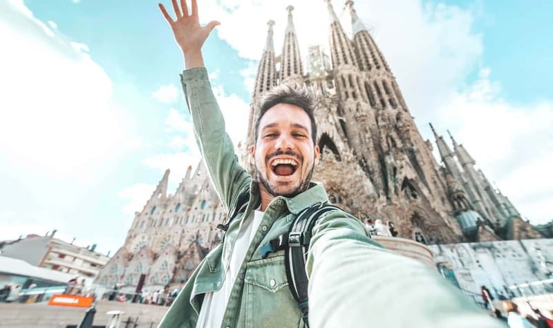 Barcelona: Sagrada Família Tour with Skip-the-Line Access - Reading the Nativity and Passion façades