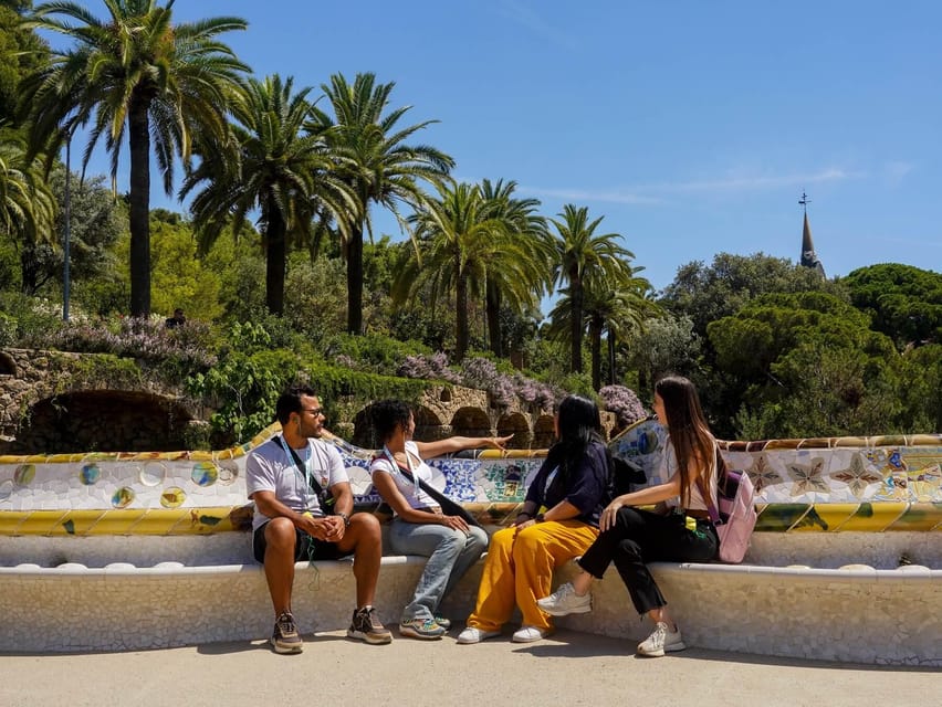 Barcelona: Sagrada Familia with Towers and Park Güell Tour - Language choices and guide style