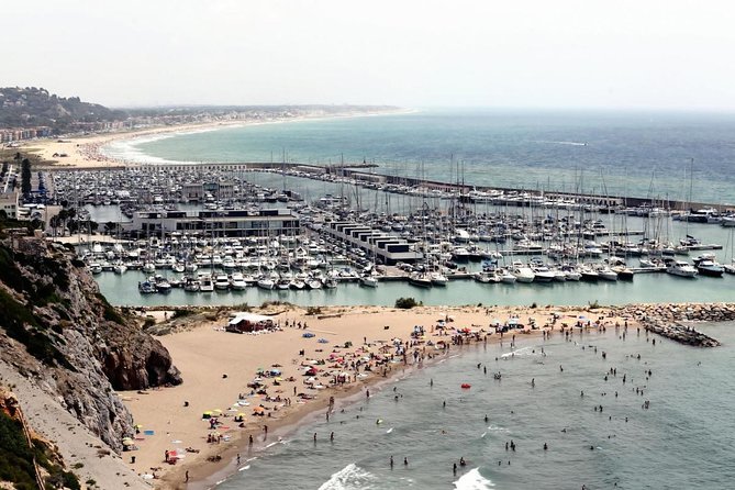 Barcelona Sailing: Light Snacks & Open Bar with Private Option - Key points to know before you book