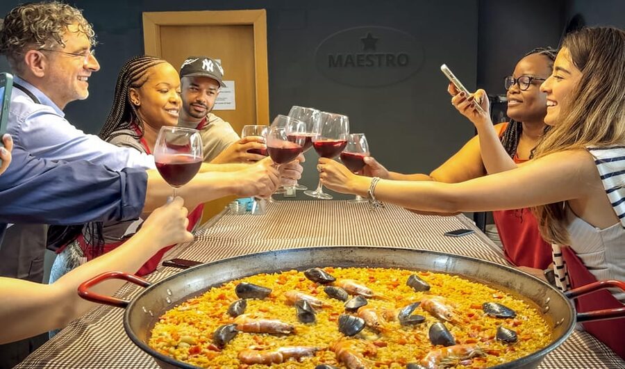 Barcelona: Seafood Paella ★Maestro★ & Tapas & Sangria - Key points at a glance