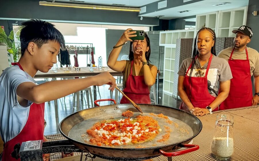 Barcelona: Seafood Paella ★Maestro★ & Tapas & Sangria - Why this Sarrià cooking class feels different