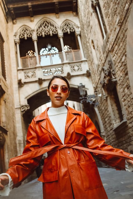 ✅ Barcelona: Sightseeing Professional Photoshoot Session - Walking the Gothic Quarter for better backgrounds