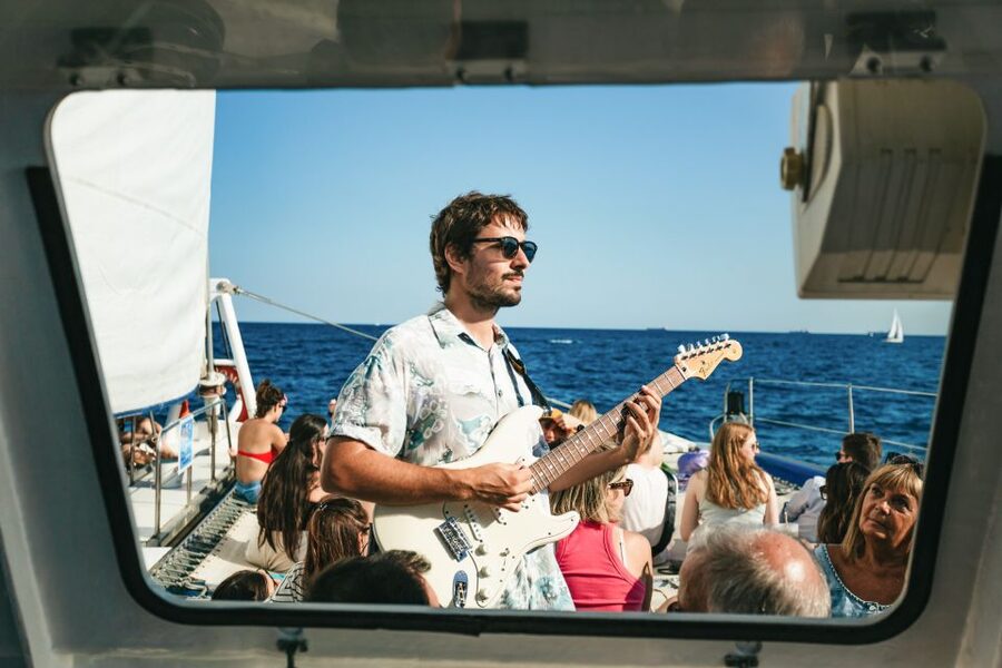 Barcelona: Sunset Catamaran Cruise with Live Music - Practical tips for a smoother evening