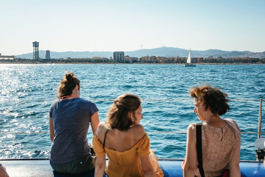 Barcelona: Sunset Catamaran Cruise with Live Music - Live jazz, saxophone, guitar, and the evening mood