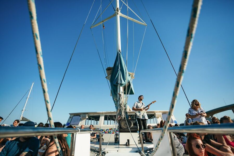 Barcelona: Sunset Catamaran Cruise with Live Music - Who will enjoy this catamaran cruise