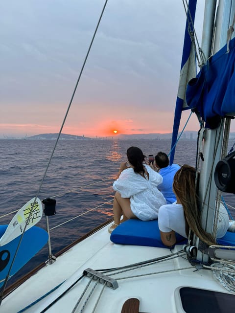 Barcelona: Sunset Sailboat Cruise with Drinks and Snacks - Key points to know before booking