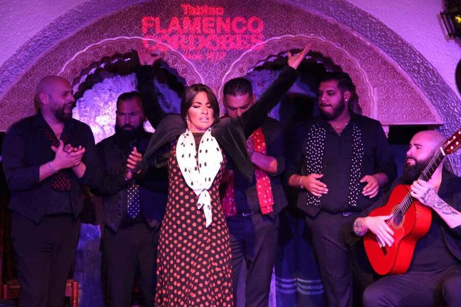 Barcelona: Tablao Flamenco Cordobes Show and Drink in Rambla - A serious flamenco show in the middle of La Rambla