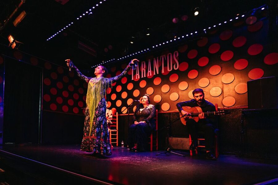 Barcelona: Tapas and Flamenco Experience - Plaça Reial and the first taste of Spanish nightlife