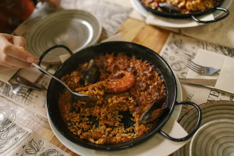 Barcelona: Tapas Food Crawl Walking Tour with Tastings - Key points at a glance