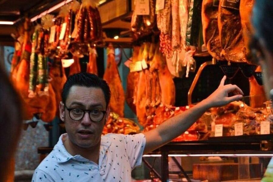 Barcelona: Tapas Walking Tour with Food, Wine, and History - Wine, vermouth, sangria, and the risk of overdoing it