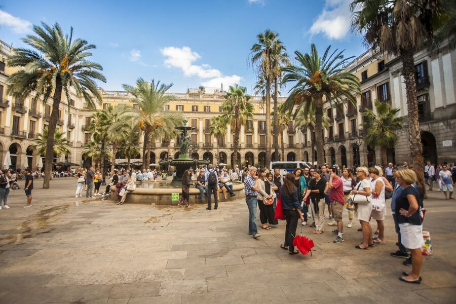 Barcelona: “The Shadow of the Wind” Literary Walking Tour - Ateneu Barcelonès and Santa Anna Church