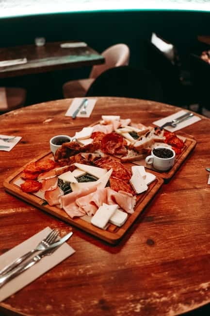 Barcelona: Tipsy Tapas & History Tour in the Gothic Quarter - Third stop: gourmet tapas and live music