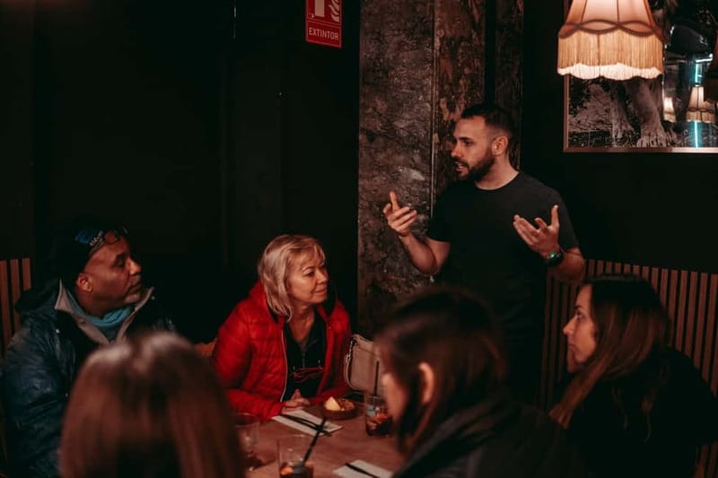 Barcelona: Tipsy Tapas & History Tour in the Gothic Quarter - How the guides affect the evening