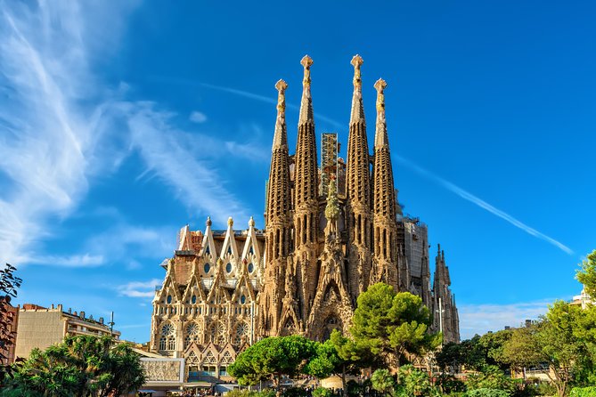 Best of Barcelona: Sagrada Familia & Park Guell Tour with Pick-up - Montjuïc views and the 1992 Olympic sites