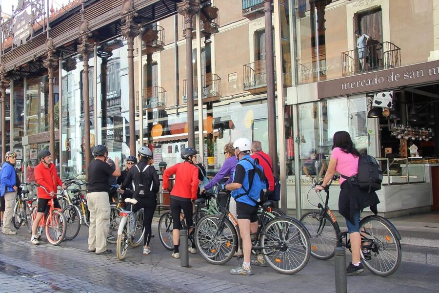 Best of Madrid: 3-Hour Guided Bike Tour in Small Groups - Madrid de los Austrias and the palace district