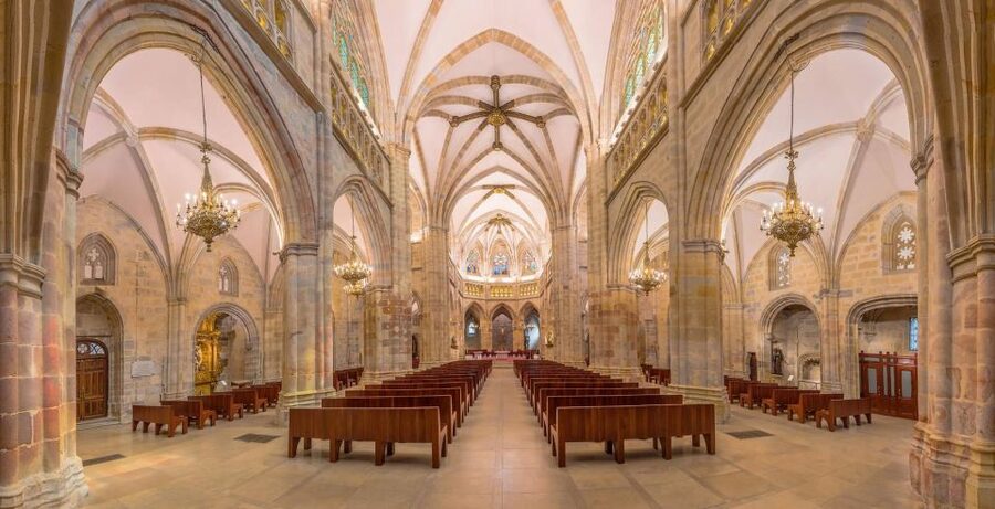 Bilbao: Bilbao Cathedral and San Anton Church Entry Ticket - Dress rules and accessibility