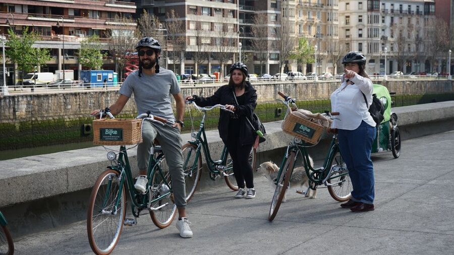 Bilbao: City Highlights Guided Bike Tour - Plaza Nueva and the old town
