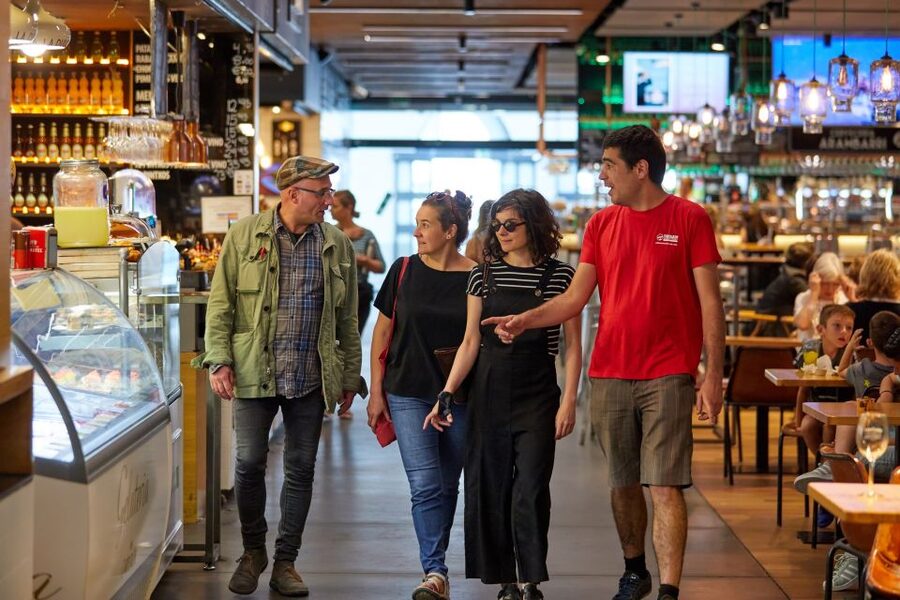 Bilbao: Exclusive Food & Wine Tasting Tour with Local Guide - The bar route: familiar names and local secrets