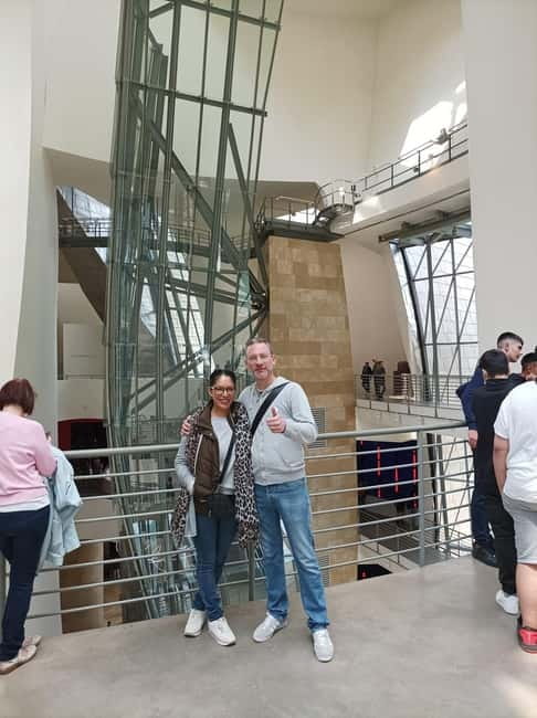 Bilbao: Guggenheim Museum Tour with Skip-the-Line Tickets - The guides make the difference