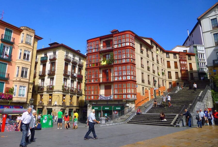 Bilbao old town walking tour - From Arriaga Plaza to San Nikolas Church