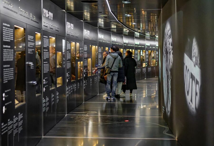 Bilbao: San Mamés Museum and Stadium Tour - Using the audio guide without frustration