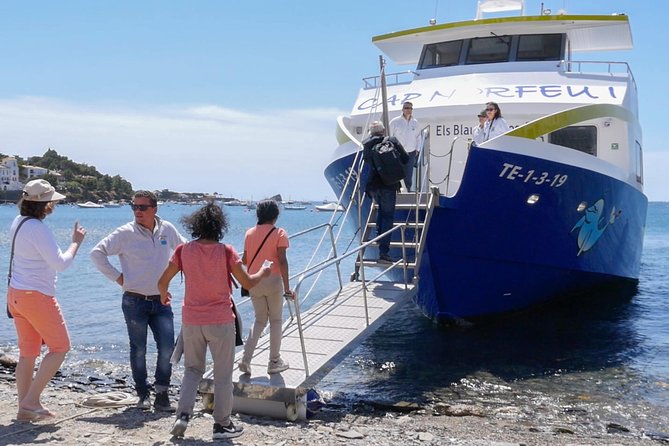 Boat Trip to Cadaqués from Roses with STOP 1:30h/2H/ in Cadaqués - The church and Art Nouveau buildings
