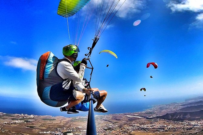 BRONZE tandem paragliding flight in South Tenerife, free pick up - Cruising above Costa Adeje