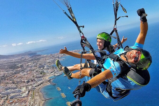 BRONZE tandem paragliding flight in South Tenerife, free pick up - Preparing for takeoff on the hillside