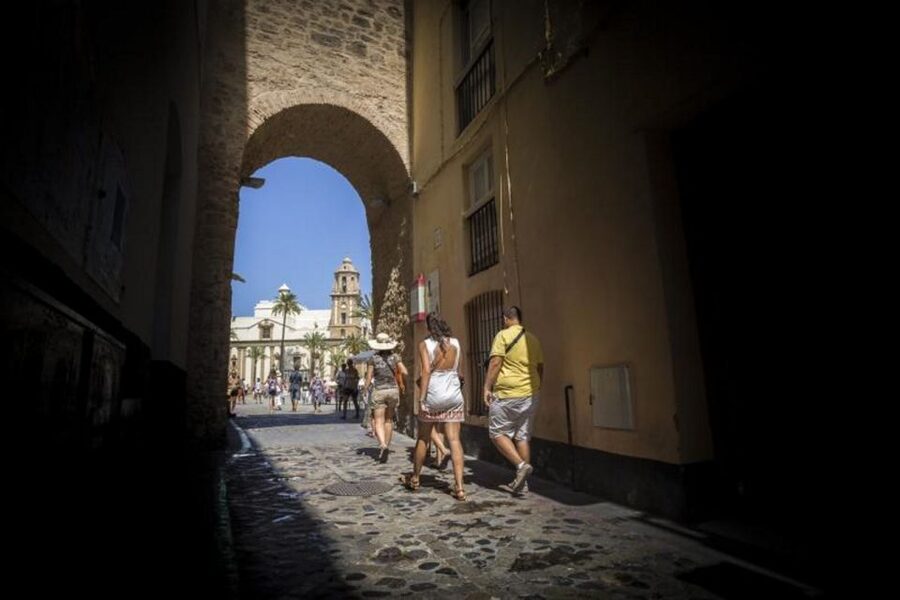 Cadiz: Guided City Tour - Starting with 3,000 years of Cádiz