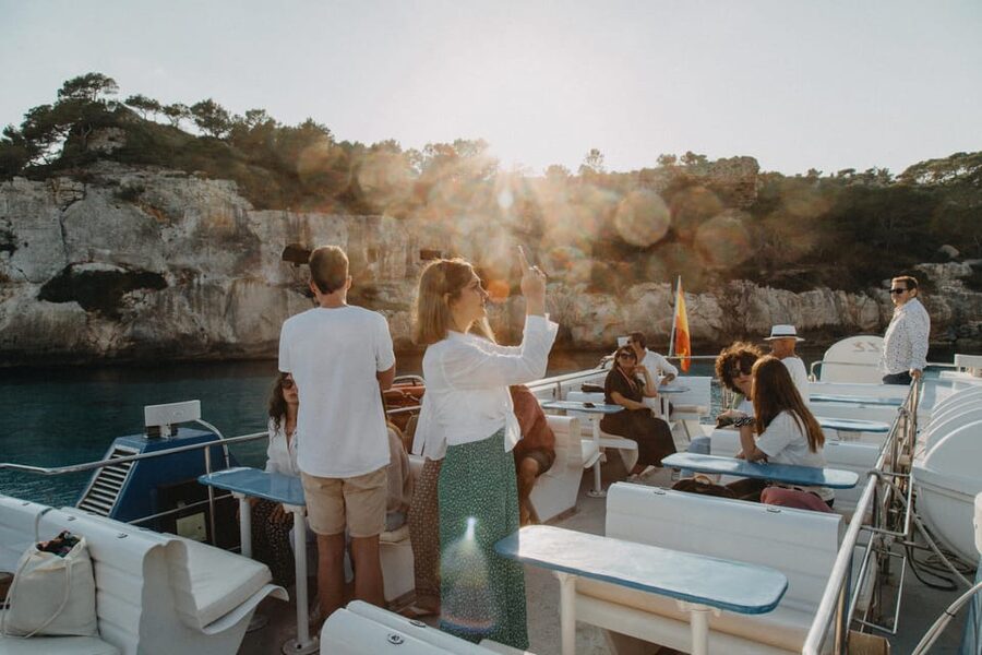 Cala'n Bosch: 2-Hour Sunset Sightseeing Tour - A sunset cruise with a clear purpose