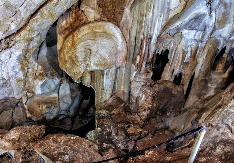 Calasparra: Cueva del Puerto Entry Ticket with Guided Tour - Descending 50 meters into the mountain