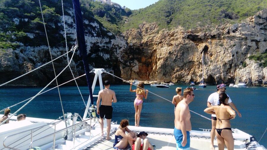Calpe: Catamaran Tour with Optional Swim Stop - Choosing between the cruise and the swim stop