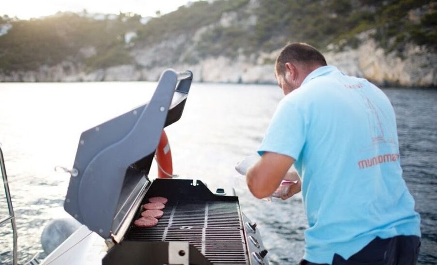 Calpe: Sailing Catamaran with Lunch - Anchoring in a cove for swimming