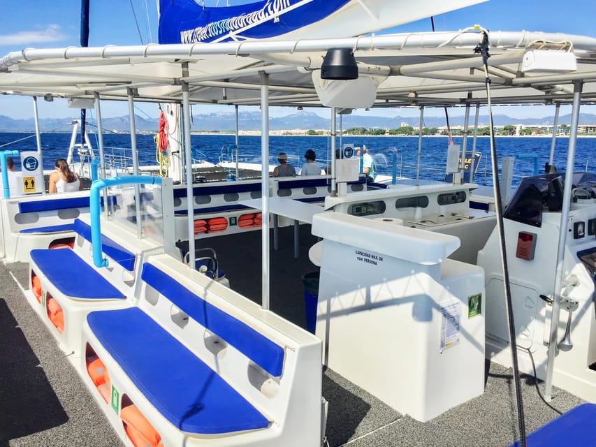 Cambrils: Costa Daurada Sail Catamaran Cruise - The atmosphere on a busy catamaran
