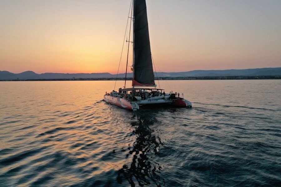 Cambrils: Sunset Catamaran Cruise with Drinks - Key points to know before booking