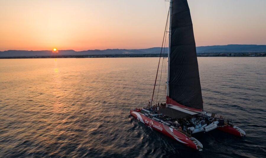 Cambrils: Sunset Catamaran Cruise with Drinks - The 45-minute sail to the swimming area