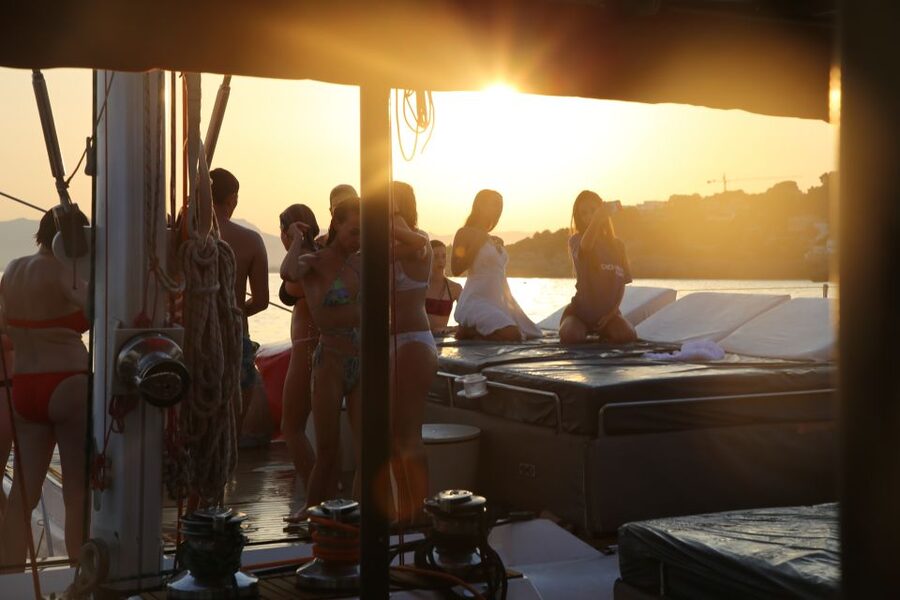 Cambrils: Sunset Catamaran Cruise with Drinks - Leaving Cambrils and following the Costa Dorada